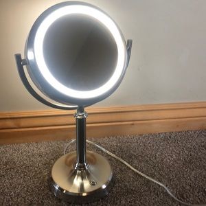 Vanity/make up mirror